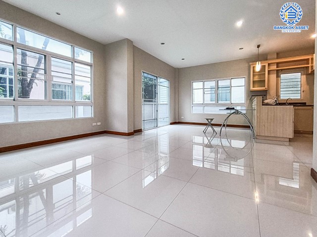 *****บ้านเดี่ยวมือสองย่านนนทบุรี ม.สราญสิริ ราชพฤกษ์-แจ้งวัฒนะ เนื้อที่กว้างขวางมากถึง 56.30 ตร.ว. ฟังก์ชัน 3 ห้องนอน 3 ห้องน้ำ ที่จอดรถ 2 คัน บ้านสไตล์โมเดิร์น ฟรี! เครื่องปรับอากาศ พร้อมเข้าอยู่ บนทำเลแห่งการเดินทาง เชื่อมต่อถนนราชพฤกษ์, ถนนชัยพฤกษ์, ติวานนท์ ใกล้รถไฟฟ้าสายสีม่วง "สถานีท่าอิฐ"